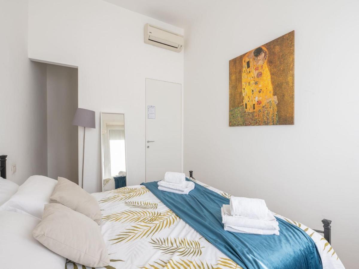 The Rent - Comfortable One Bedroom In Downtown Appartement